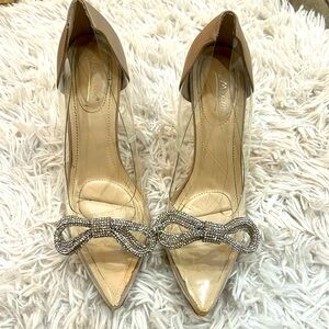 Beautiful bow heels!